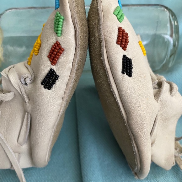 BEAUTIFUL NATIVE AMERICAN DEERSKIN MOCCASINS 🪶 - Picture 6 of 15